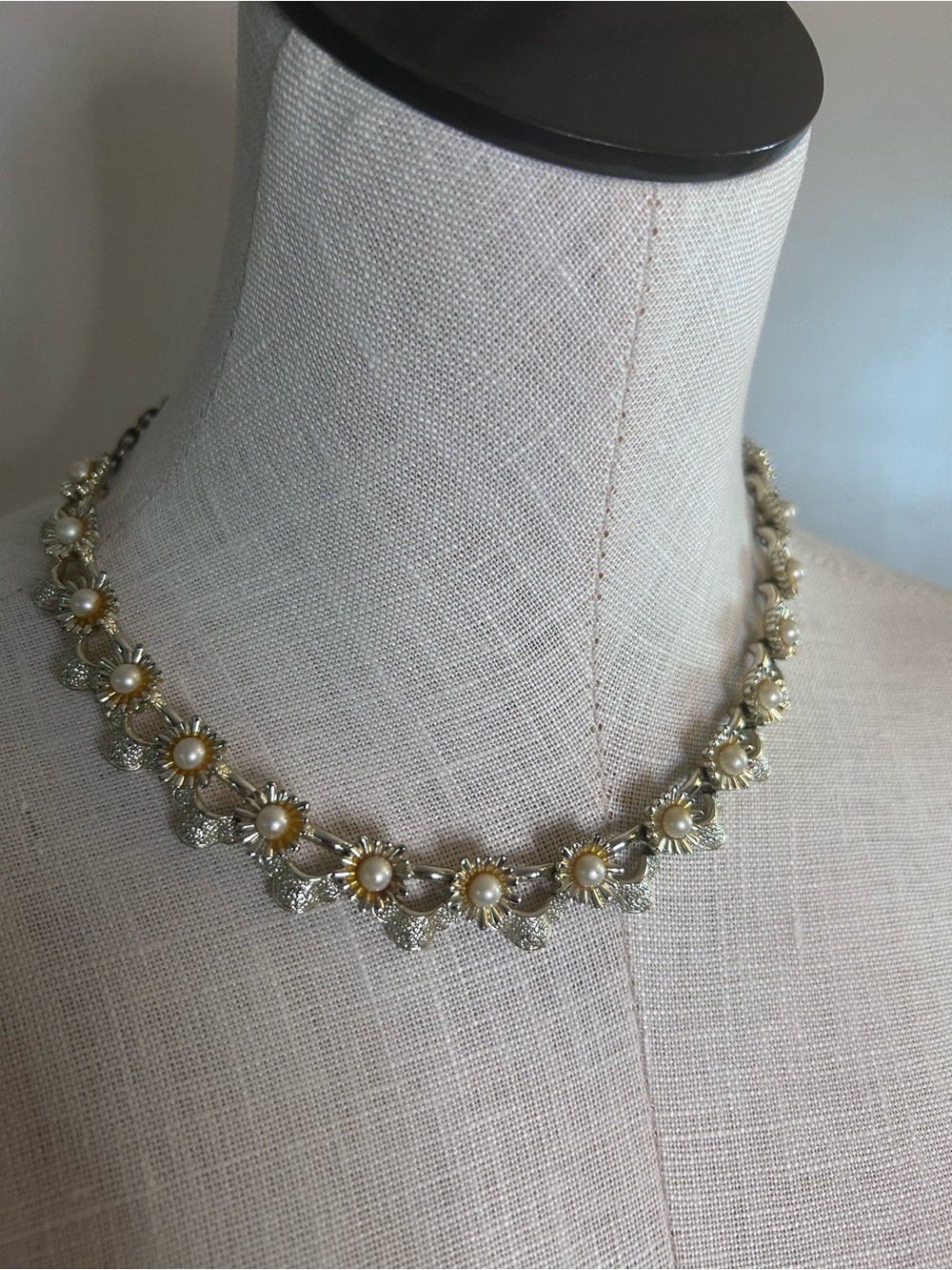 Vintage Gold Daisy Necklace with Cream Pearls